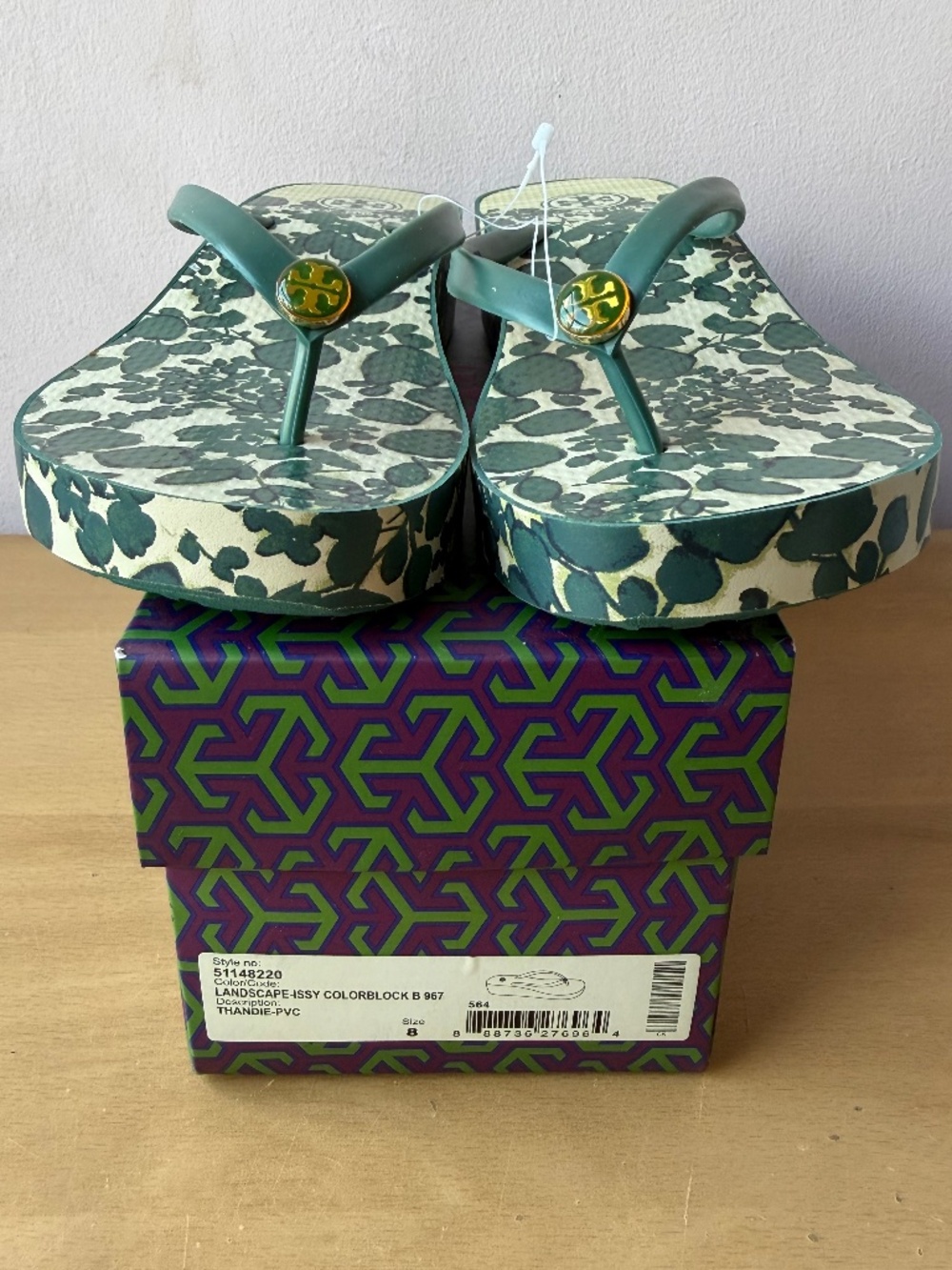 TORY BURCH GREEN FLORAL DESIGN WEDGE PLATFORM LOGO FLIP FLOPS SANDALS NEW IN BOX